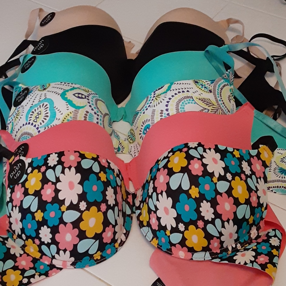6 pairs of underwire push-up bras